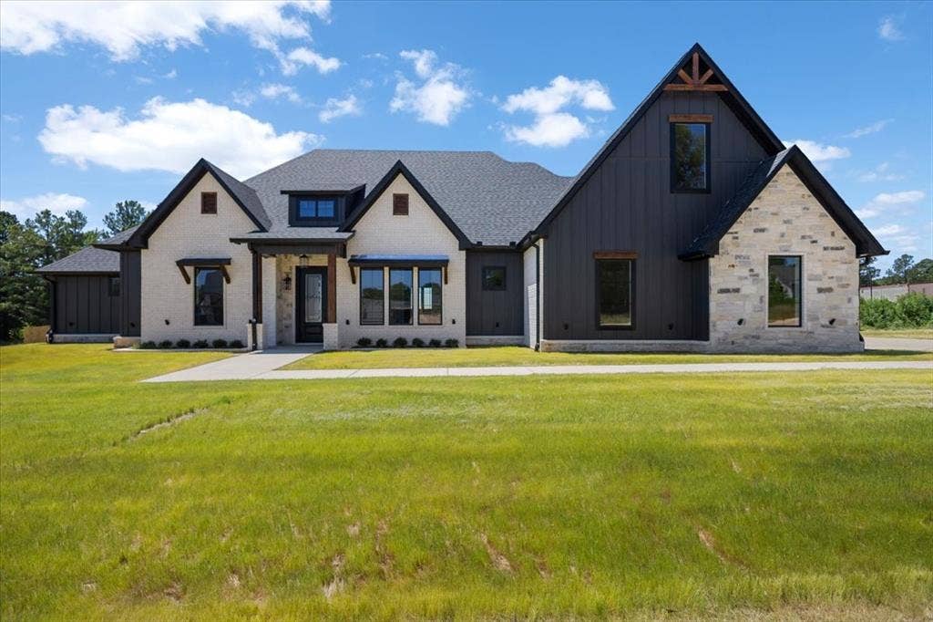 17402 Woodcrest Circle, Lindale, TX 75771 17402 Woodcrest Circle, Lindale, TX 75771