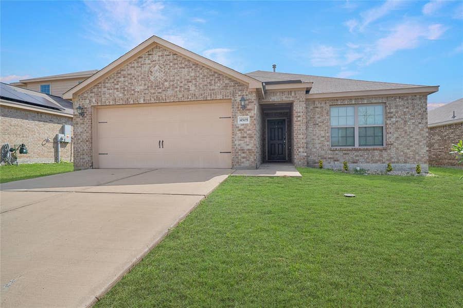 Property photo for 4505 Mares Tail Drive, Forney, TX
