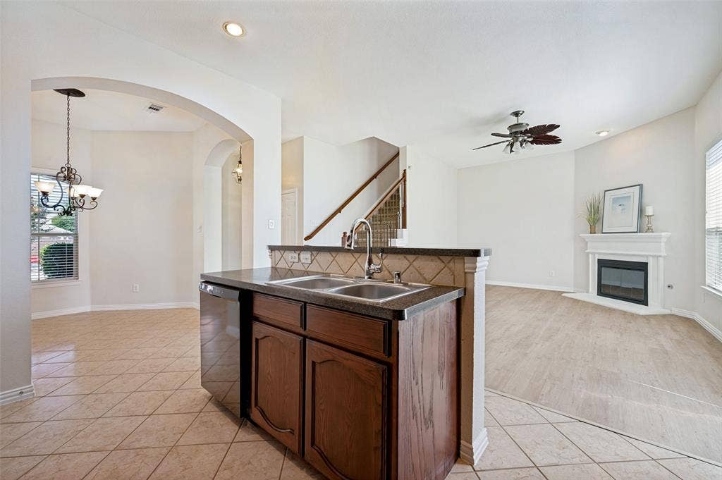 2113 Reston Drive, McKinney, TX 75072 Kitchen overlooks living room
