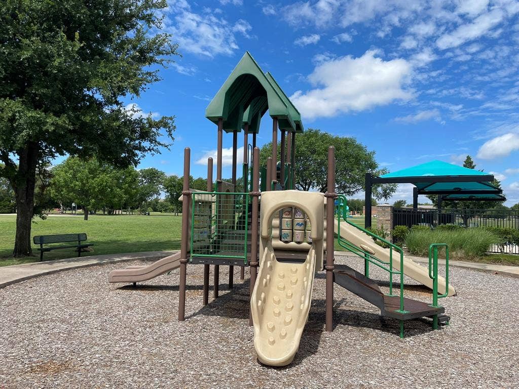 2113 Reston Drive, McKinney, TX 75072 Heights of Westridge Playground