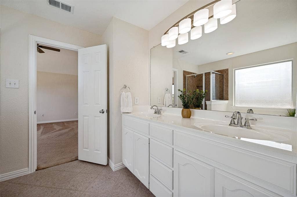 2113 Reston Drive, McKinney, TX 75072 Primary Bathroom