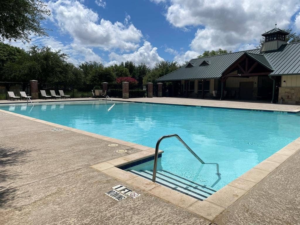 2113 Reston Drive, McKinney, TX 75072 Heights of Westridge Community Pool 1
