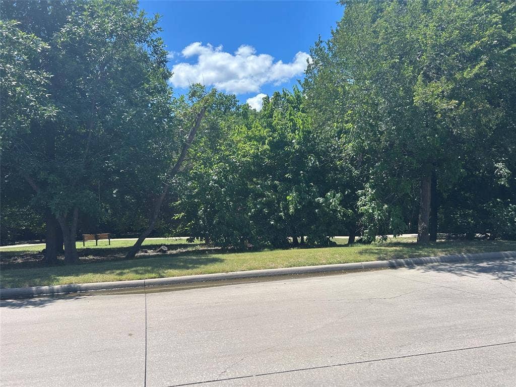 114 Lyndhurst Drive, Wylie, TX 75098 Expansive green belt in front of home