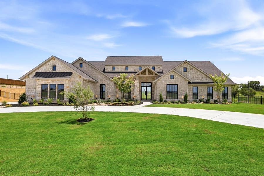 Property photo for 10604 Fleming Slough Drive, Fort Worth, TX