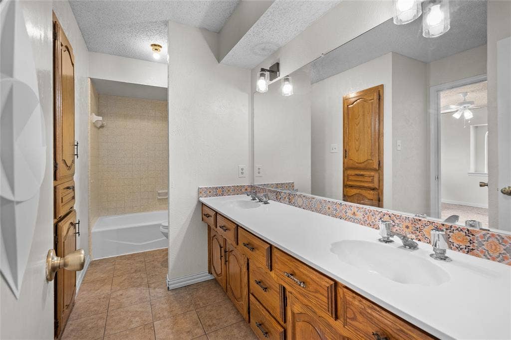 1315 Winding Brook Drive, DeSoto, TX 75115 1315 Winding Brook Drive, DeSoto, TX 75115