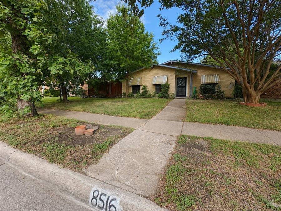 Property photo for 8516 Londonderry Lane, Dallas, TX