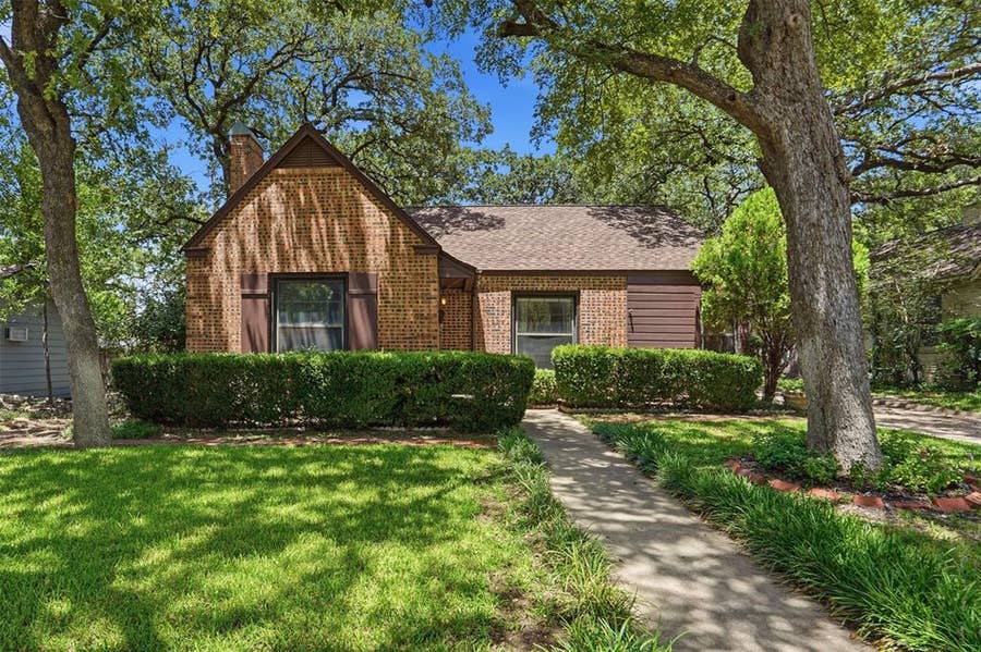 Property photo for 2113 Yucca Avenue, Fort Worth, TX