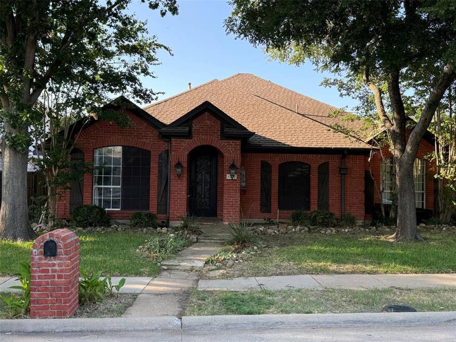 Property photo for 4210 Honeysuckle Drive, McKinney, TX