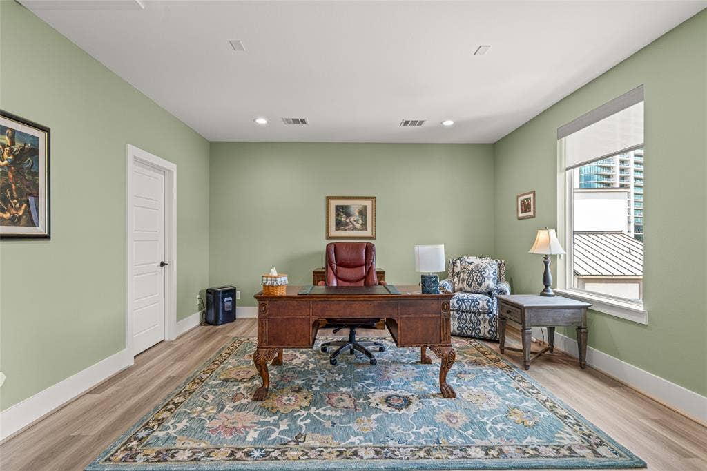 6104 Preserve Drive, Plano, TX 75024 Sellers use Media rm as their office
