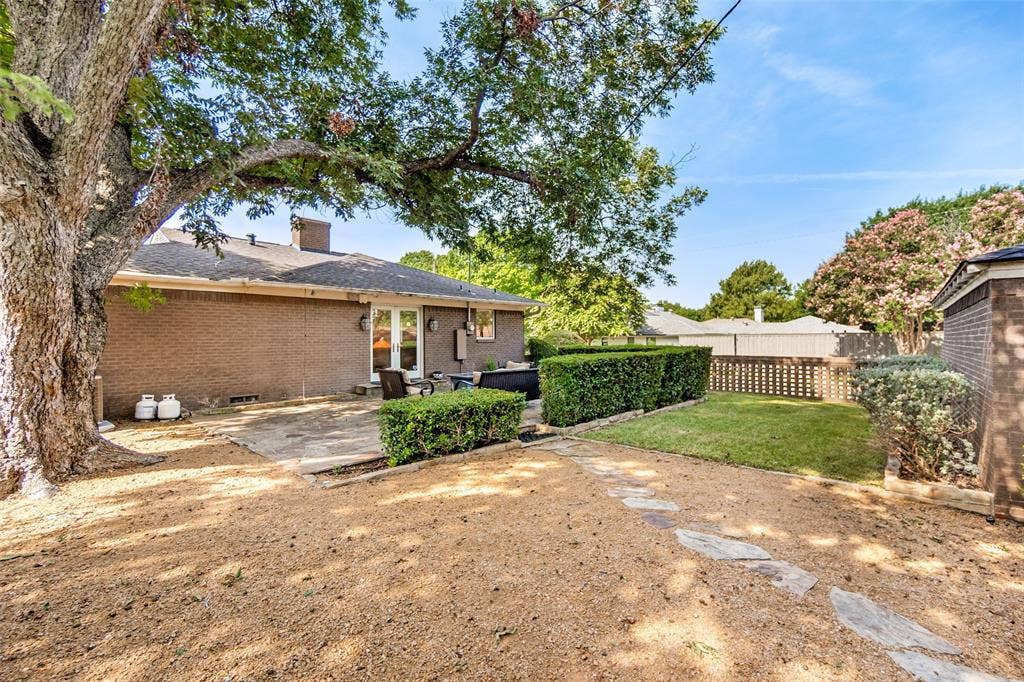 View of expansive yard with crushed granite and lawn.