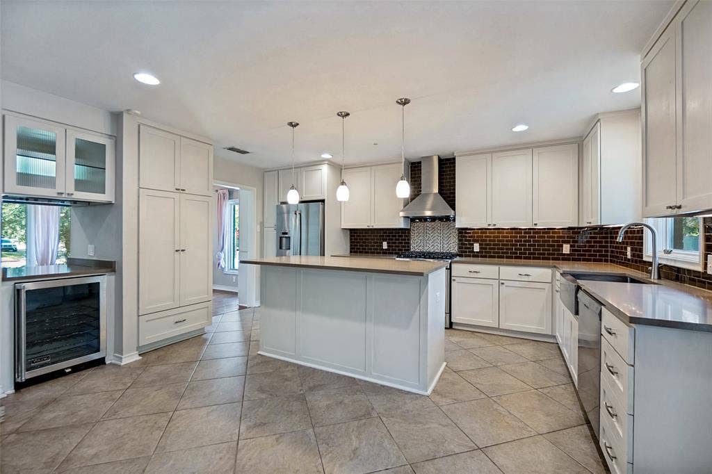 Refrigerator conveys with property.
