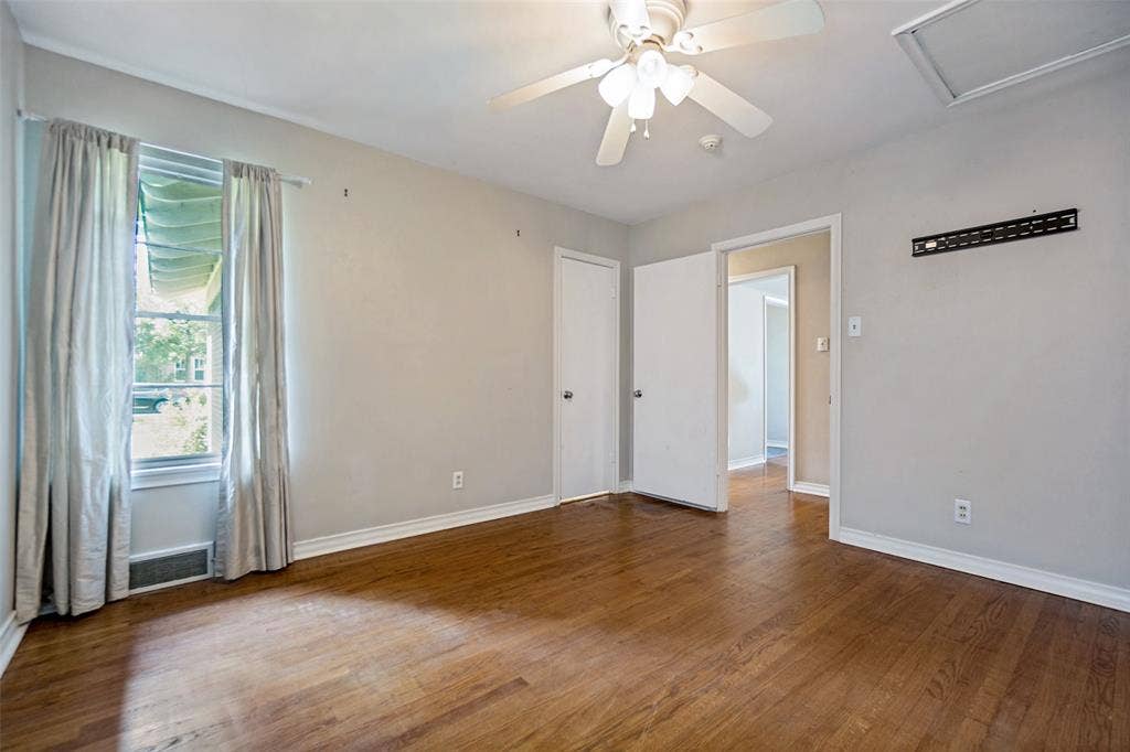 Middle bedroom