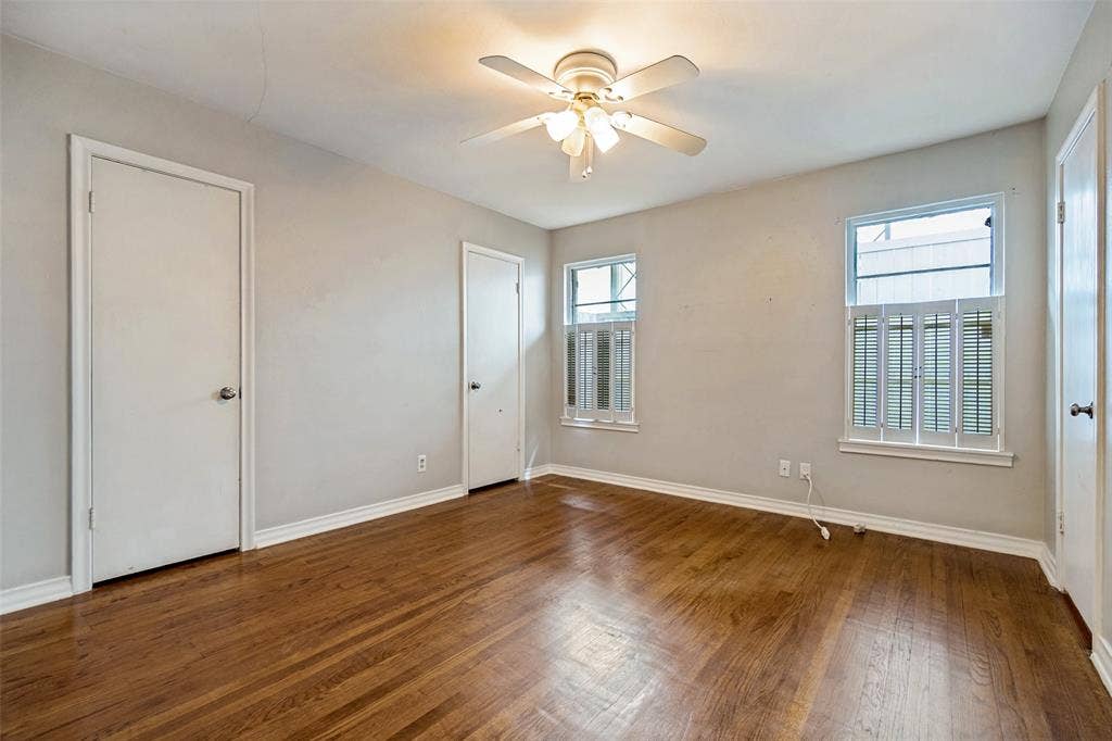 This bedroom has an ensuite.