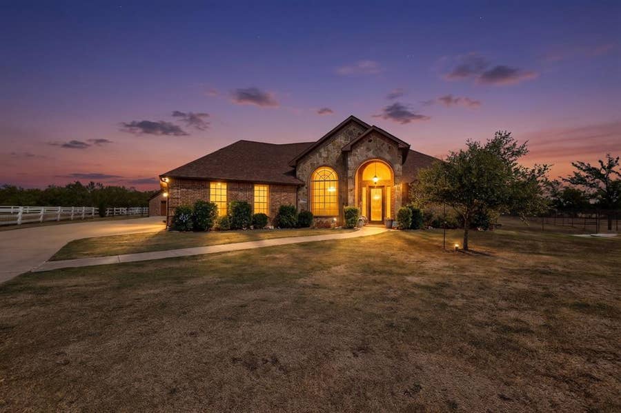 Property photo for 15440 Saddle Ridge Circle, Terrell, TX