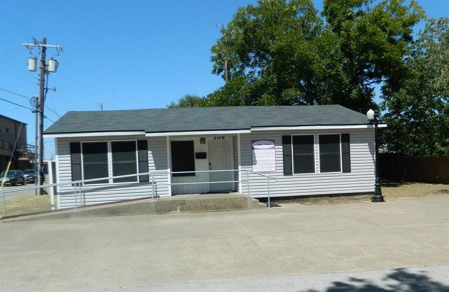 Property photo for 306 W 6th Street, Waxahachie, TX