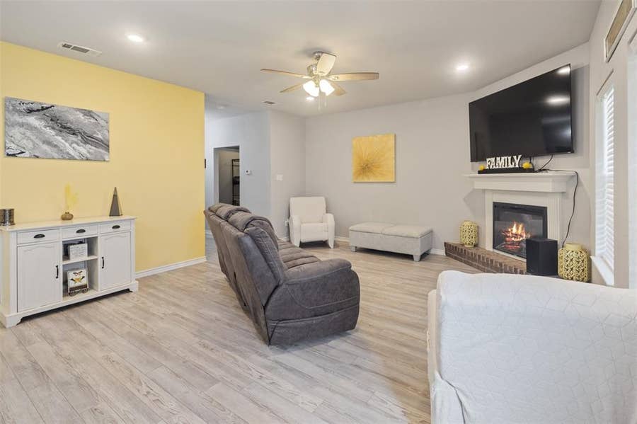 Property photo for 591 E Eubank Street, Mabank, TX