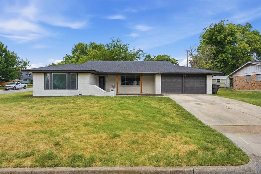 Property photo for 5512 Westcreek Drive, Fort Worth, TX