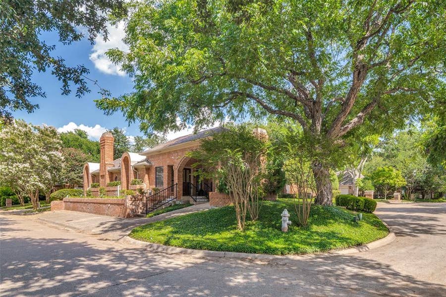 Property photo for 16028 Chalfont Place, Dallas, TX