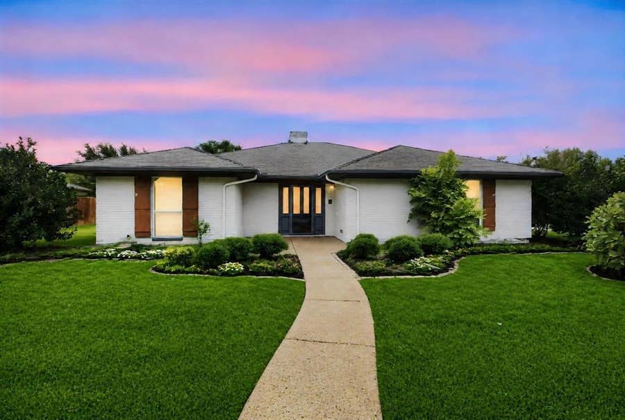 Property photo for 2005 Yorkstown Drive, Ennis, TX