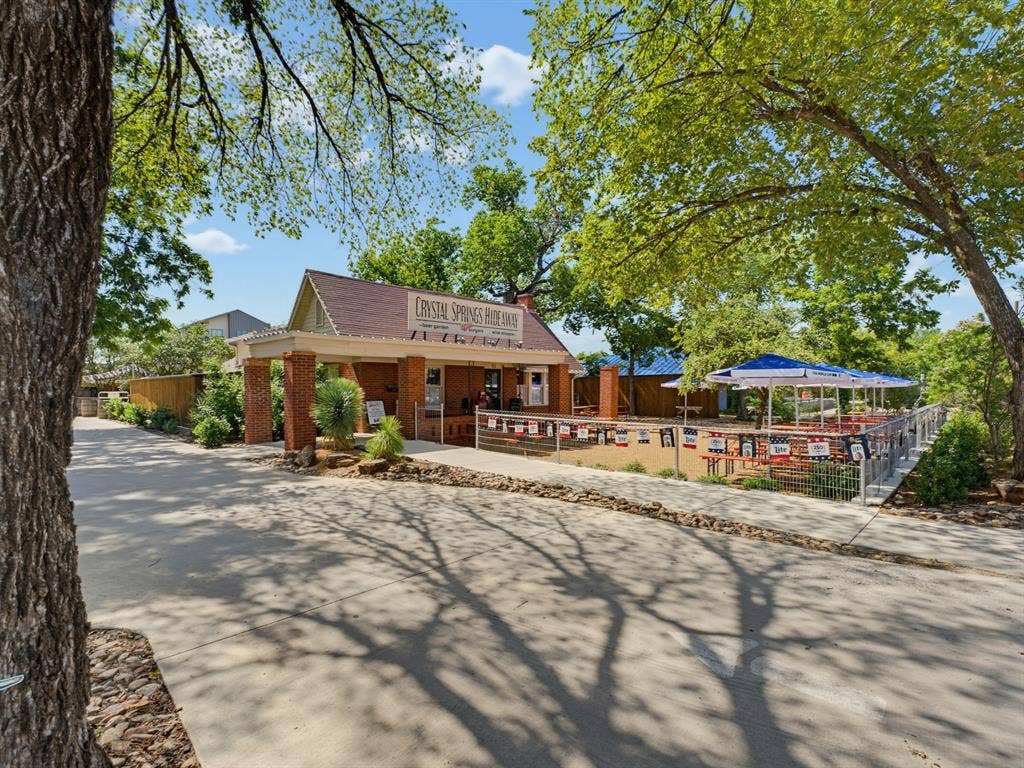 5864 Coleman Street, Westworth Village, TX 76114 Crystal Springs Hideaway - Beer garden & burgers