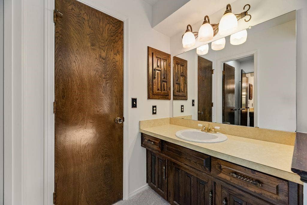 2520 Coleshire Drive, Plano, TX 75075 2520 Coleshire Drive, Plano, TX 75075
