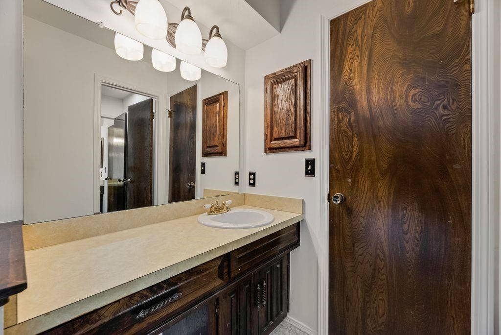 2520 Coleshire Drive, Plano, TX 75075 2520 Coleshire Drive, Plano, TX 75075