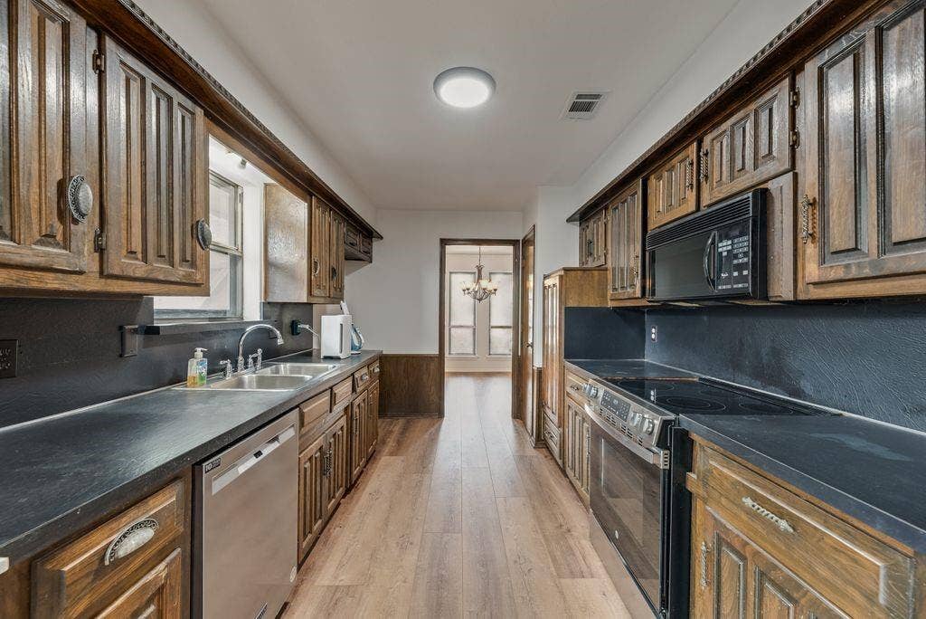 2520 Coleshire Drive, Plano, TX 75075 2520 Coleshire Drive, Plano, TX 75075