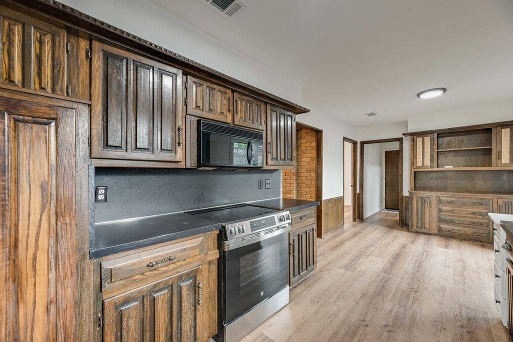 2520 Coleshire Drive, Plano, TX 75075 2520 Coleshire Drive, Plano, TX 75075