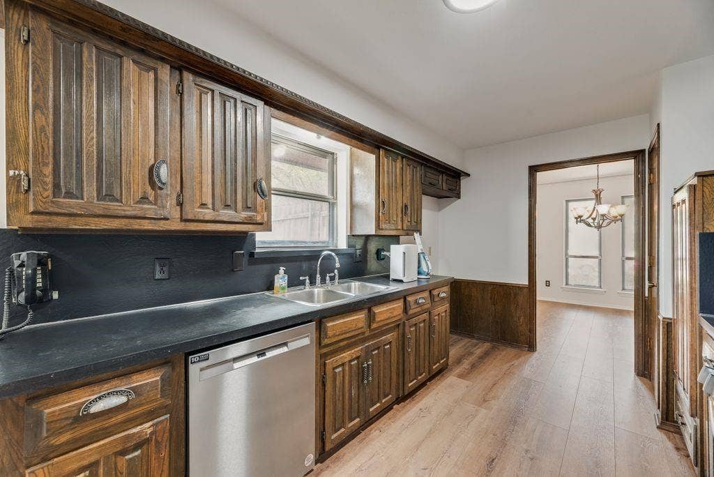 2520 Coleshire Drive, Plano, TX 75075 2520 Coleshire Drive, Plano, TX 75075