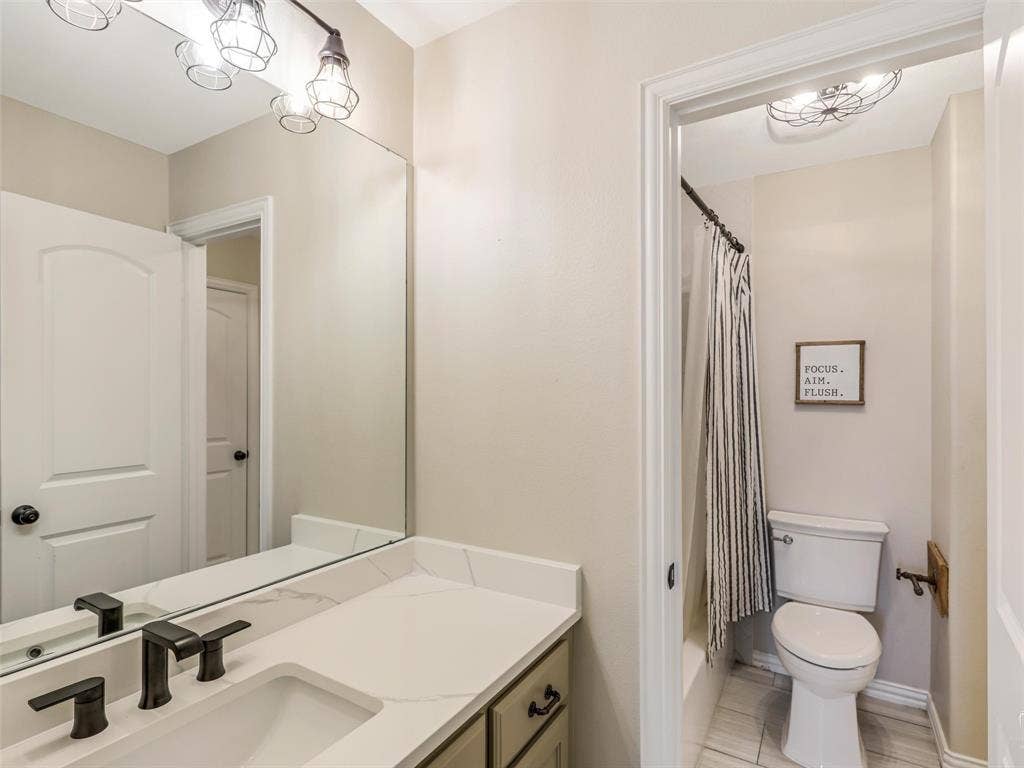 11936 Gladstone Court, Frisco, TX 75035 Jack & Jill bath connects Bedrooms 3 & 4