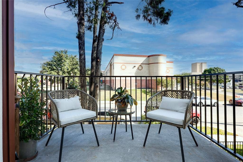 1902 N Carroll Avenue, #401, Dallas, TX 75204 1902 N Carroll Avenue, #401, Dallas, TX 75204