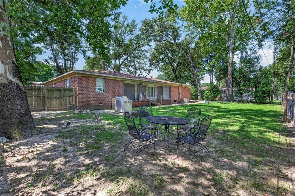 925 Maryland Drive, Athens, TX 75751 Expansive backyard featuring a lush lawn and mature trees