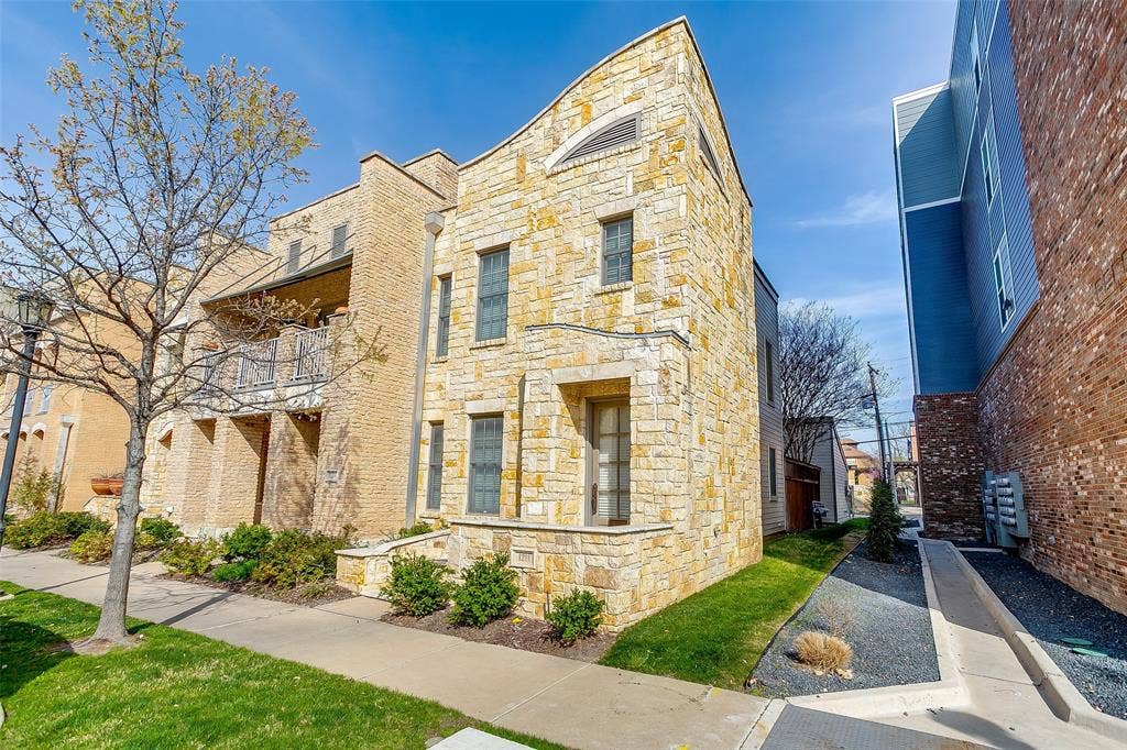 1211 S Adams Street, Fort Worth, TX 76104 Stone veneer exterior featuring varied textures and window styles