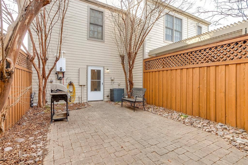 1211 S Adams Street, Fort Worth, TX 76104 1211 S Adams Street, Fort Worth, TX 76104