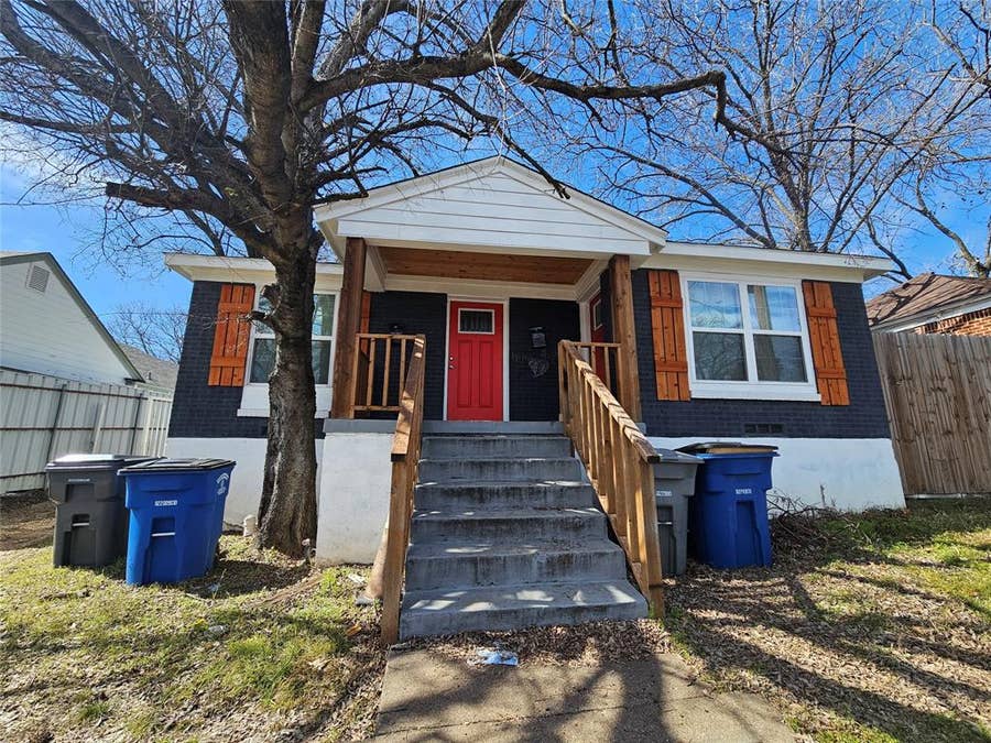 Property photo for 211 N Hampton Road, Dallas, TX