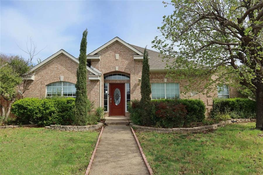 Property photo for 2816 Kings Gate Drive, Carrollton, TX