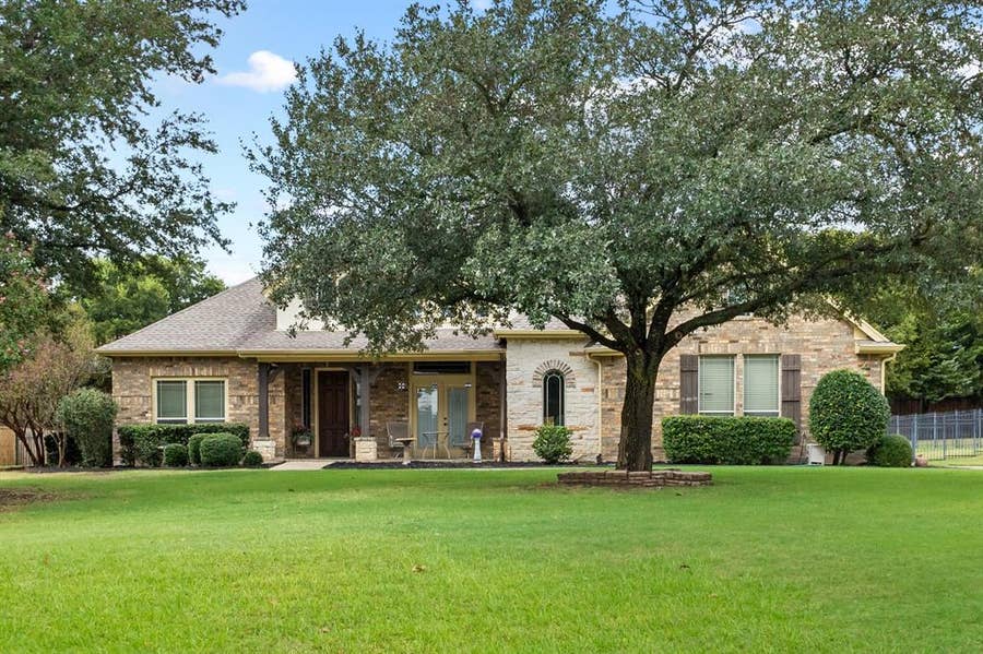 Property photo for 1666 Plum Creek Drive, Midlothian, TX