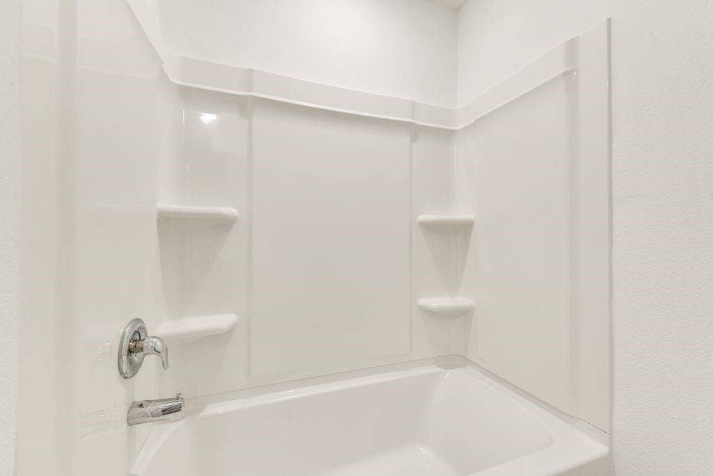 1271 Falcon Heights, Forney, TX 75126 Bathroom featuring shower combination