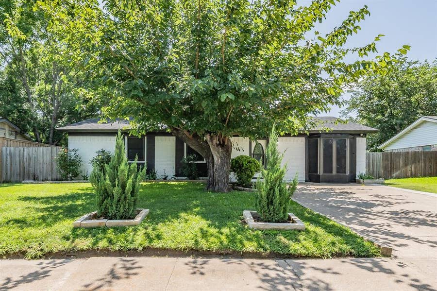 Property photo for 713 Keystone Street, Mesquite, TX