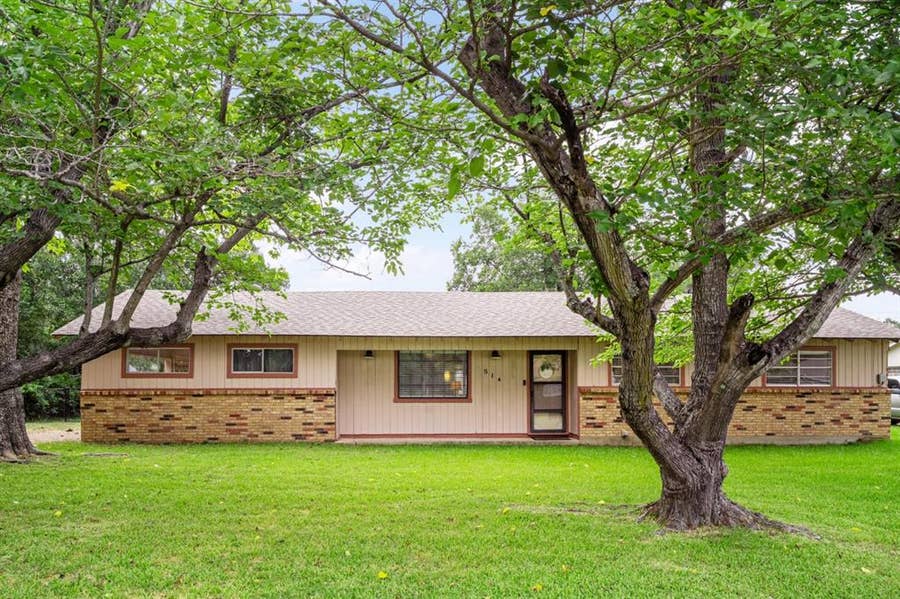 Property photo for 514 Malibu Street, Malakoff, TX