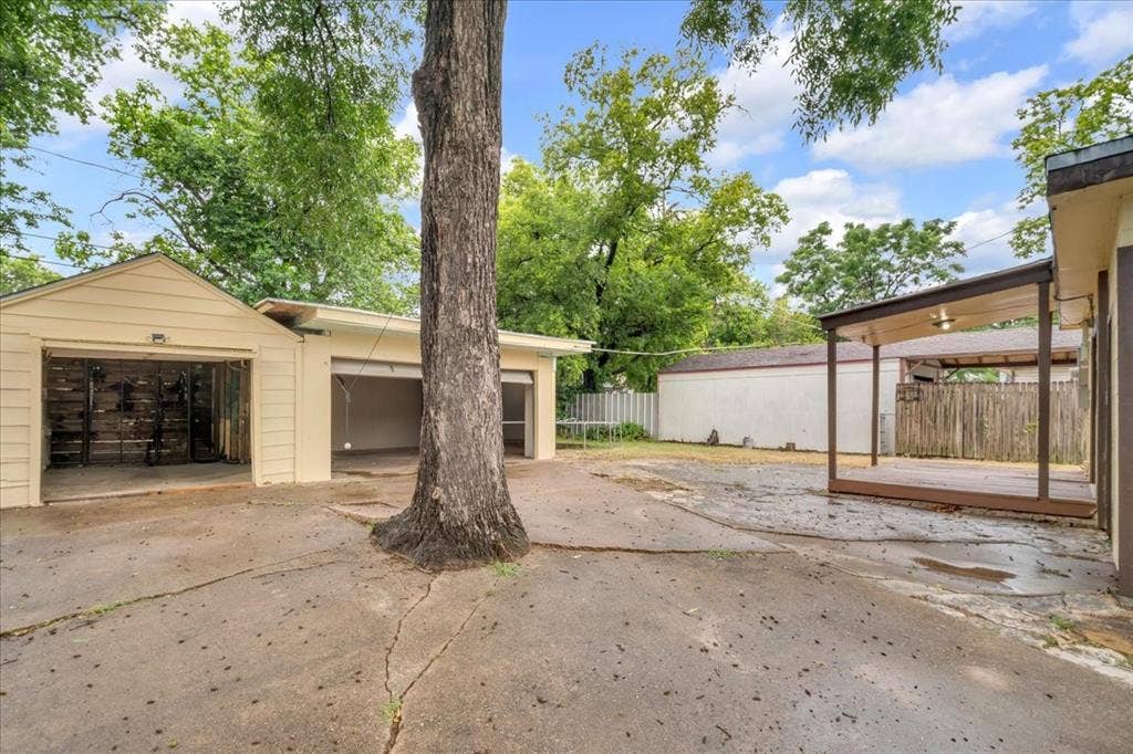 1113 Hudgins Avenue, Fort Worth, TX 76111 1113 Hudgins Avenue, Fort Worth, TX 76111