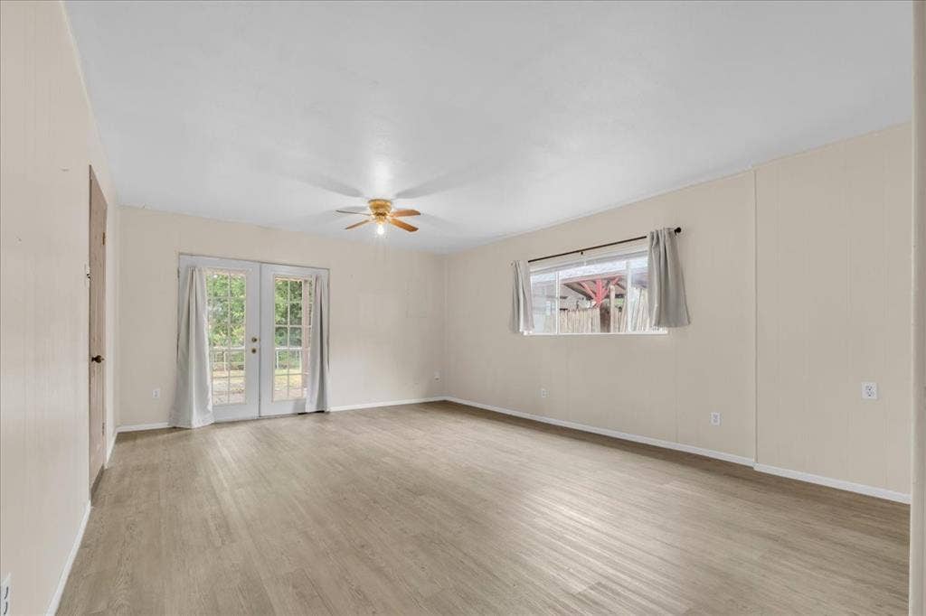 1113 Hudgins Avenue, Fort Worth, TX 76111 Expansive interior space featuring wood-finish flooring, light-toned walls, and a ceiling fan