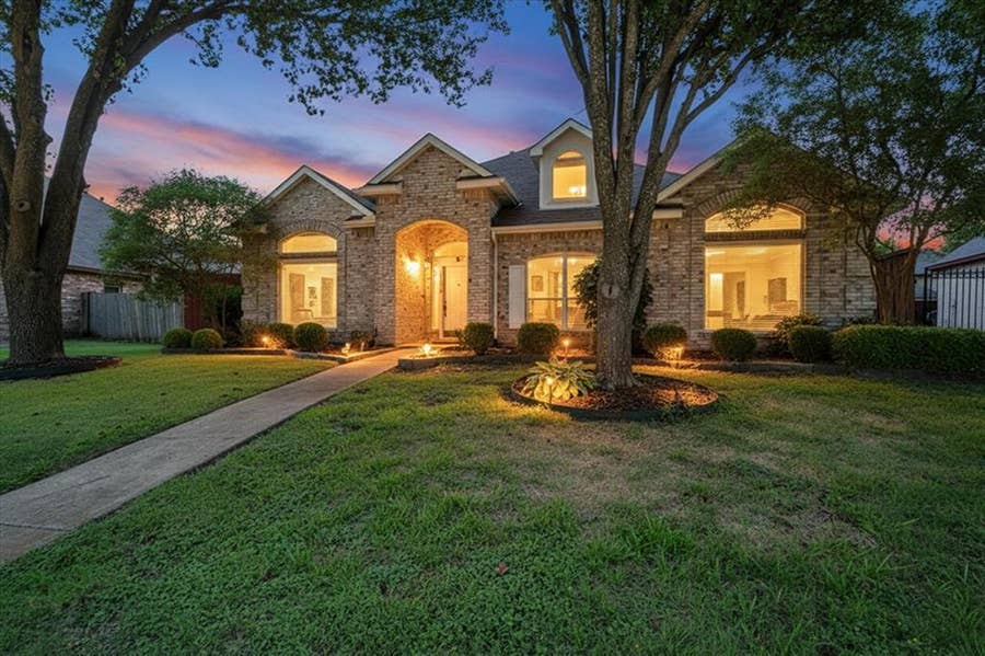 Property photo for 1132 Devonshire Drive, DeSoto, TX