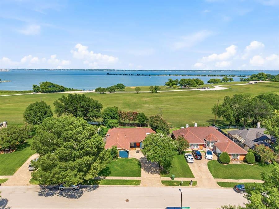 Property photo for 5402 Peninsula Way, Garland, TX