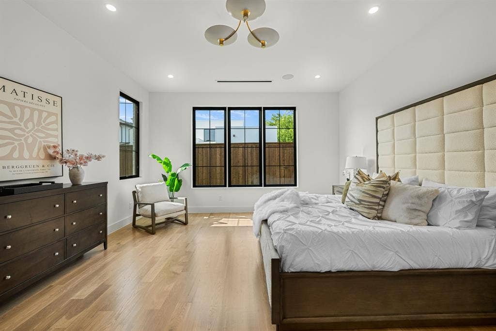 3723 Manana Drive, Dallas, TX 75220 Spacious room featuring light wood-finish flooring, recessed lighting, and a modern ceiling fixture