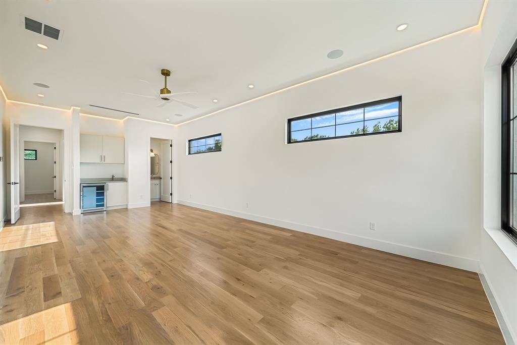 3723 Manana Drive, Dallas, TX 75220 3723 Manana Drive, Dallas, TX 75220