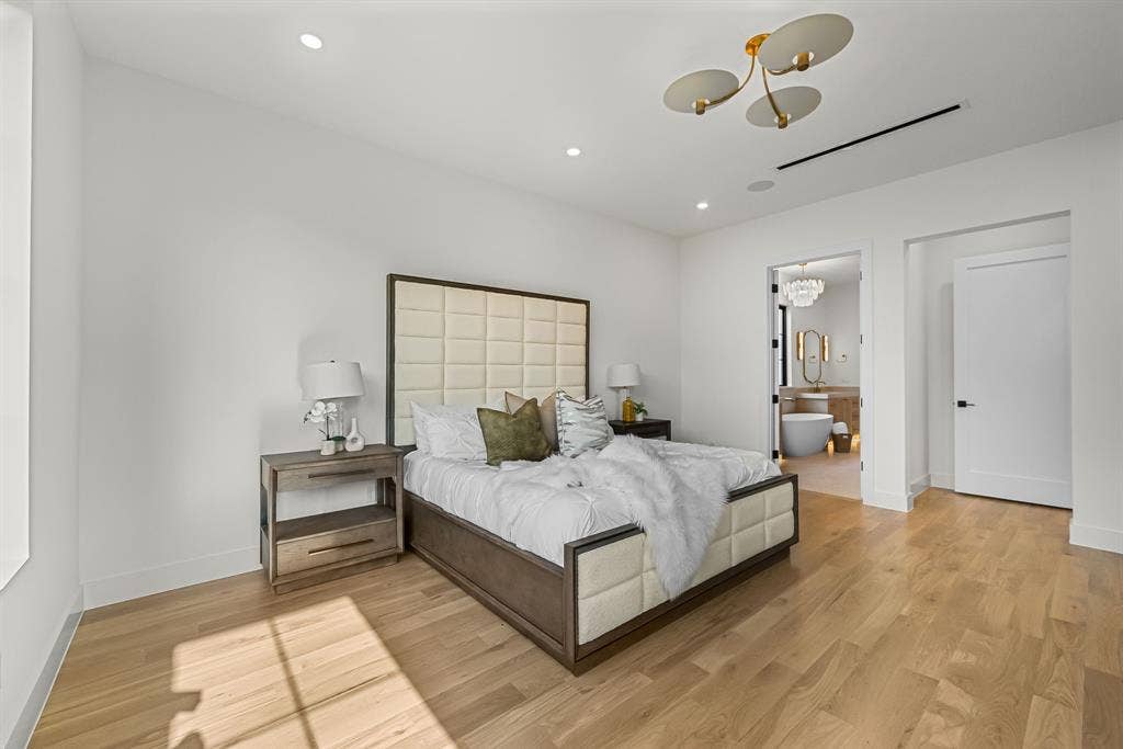3723 Manana Drive, Dallas, TX 75220 Light wood-finish flooring complements the neutral wall tones
