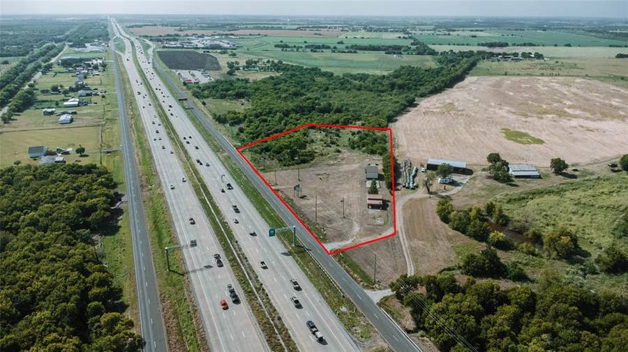 Property photo for 7110 S Interstate 45 Service Road, Alma, TX