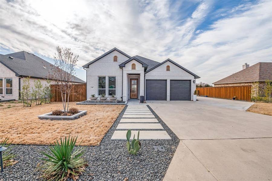 Property photo for 307 Highland Avenue, Red Oak, TX