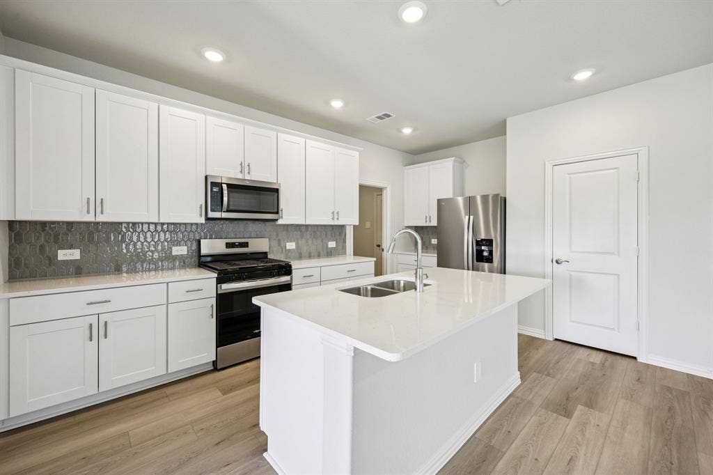 3066 O Pines Drive, Farmersville, TX 75442 Photo is not of the actual home, but is an inspirational photo of builder’s model home and may depict options, furnishings, and/or decorator features that are not included.